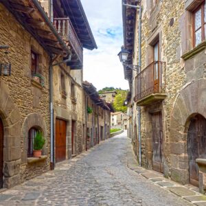 E8. Turisme de Proximitat: Desenvolupament Local i Fixació de Població